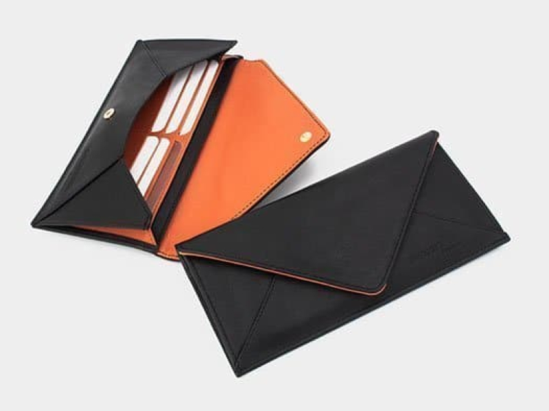 Cartera de sobre en piel
