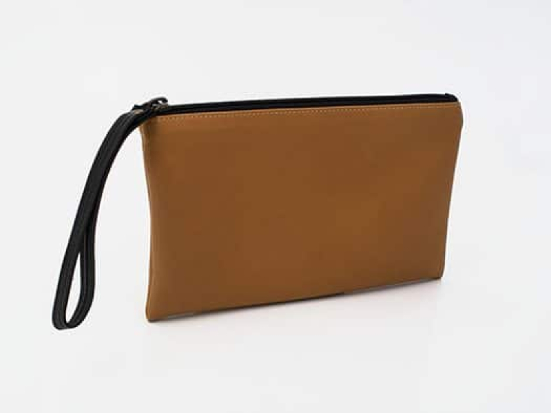 Bolso de mano con asa en piel