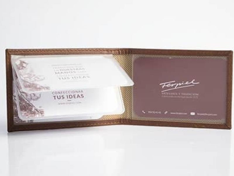 Porta tarjetas en piel